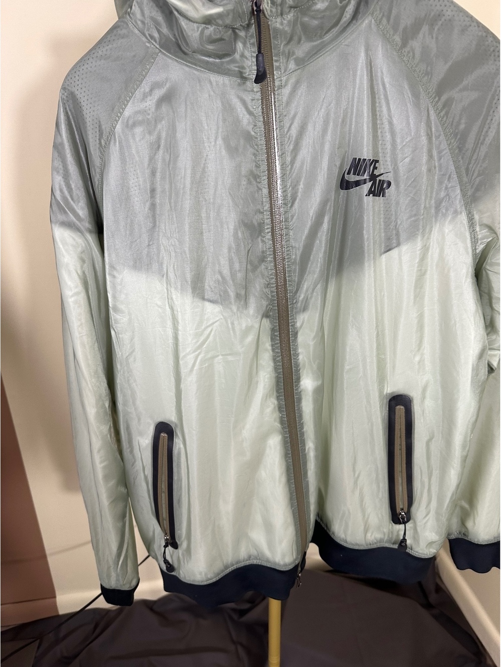 Nike Air Men’s Sheer Sage Green Hooded Windbreaker Mesh Lined Est. XL